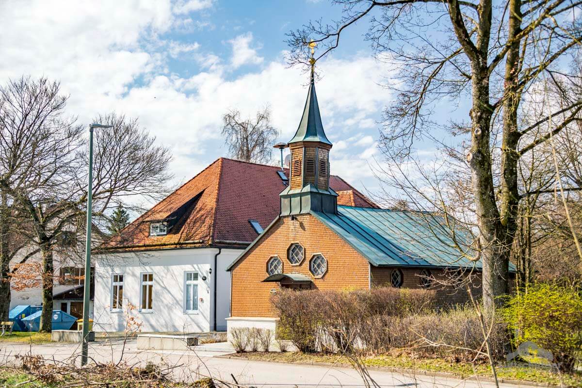 Wanderung Biergarten Holzhausen im Singoldtal - die Rindenkapelle in Holzhausen