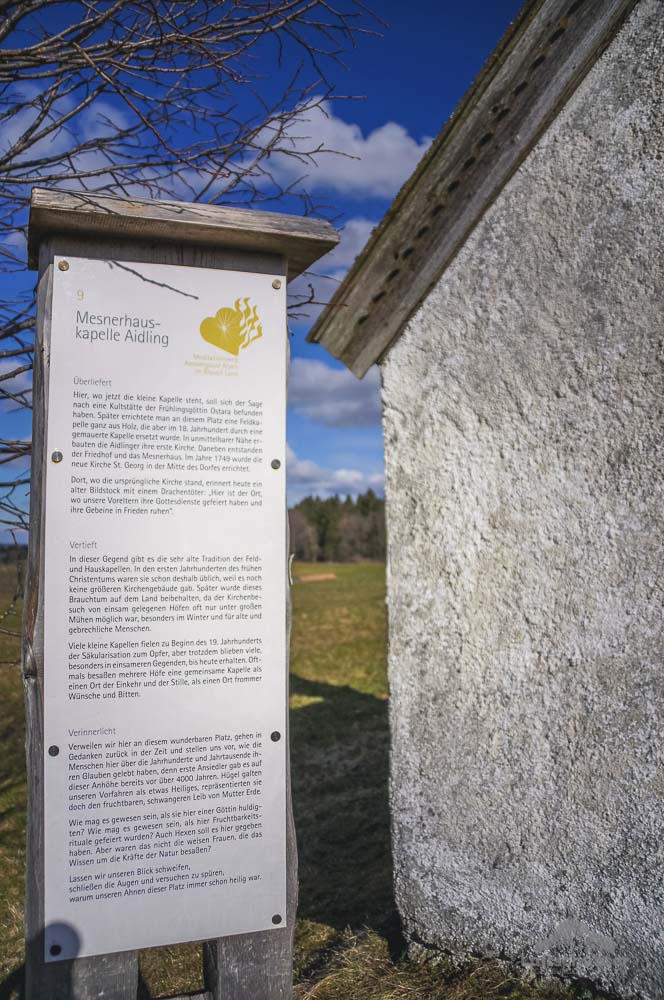Aidlinger Höhe wandern - Info-Tafel an der St. Donatus Kapelle