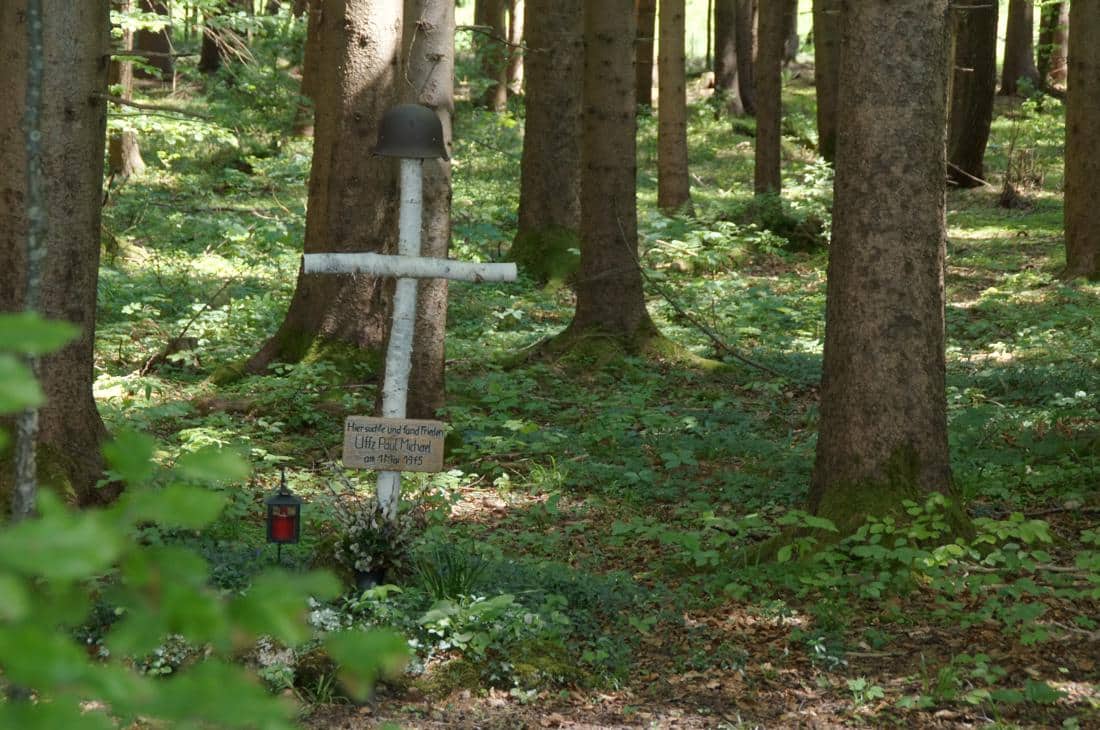 Wanderung Königsdorf - Fischbach - Rothenrainer Moor: Das Grab des einsamen Soldaten