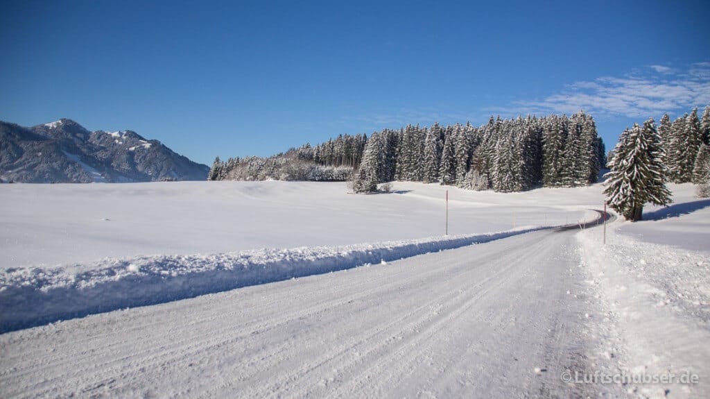 Schneeschuhwandern Allgäu: Start am Parkplatz bei Eisenberg