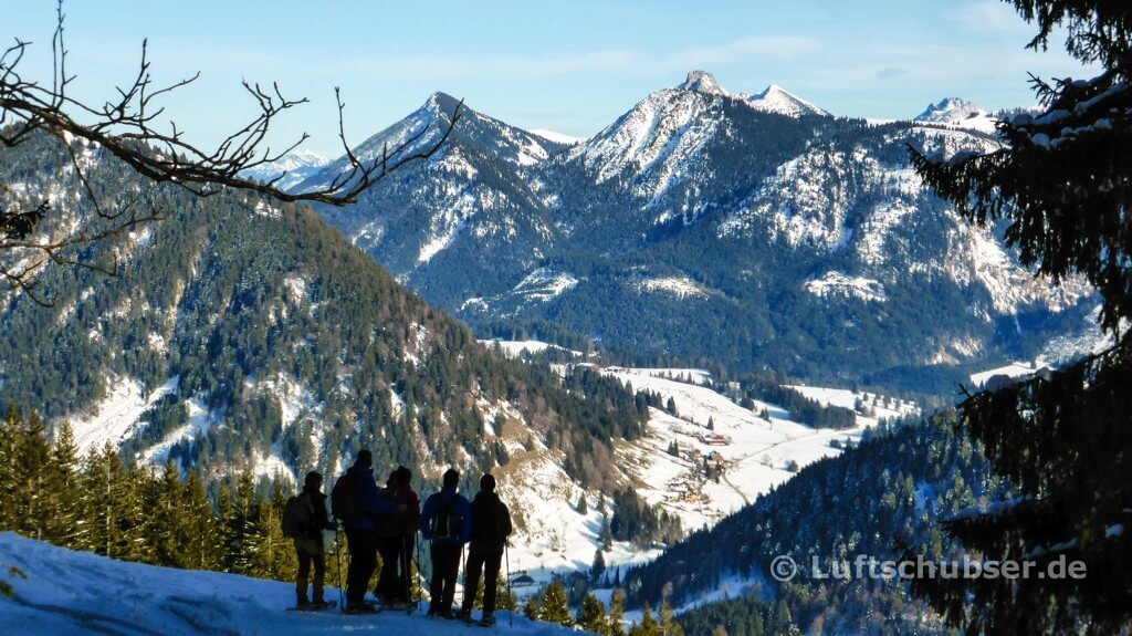 Schneeschuhtour Wertacher Hörnle: Gipfelpanorama im Abstieg