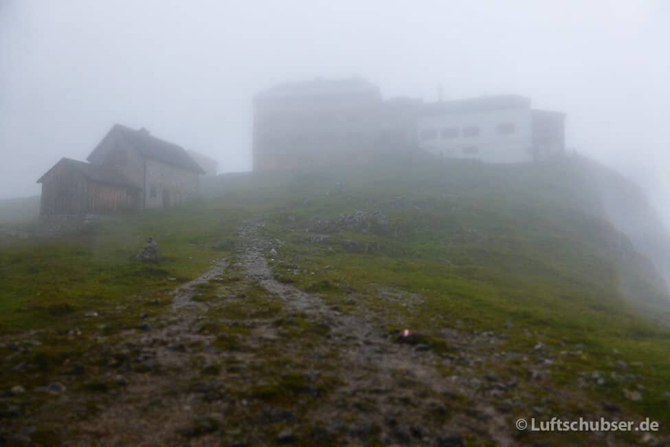 Watzmann Hocheck Tour: Watzmannhaus im Nebel