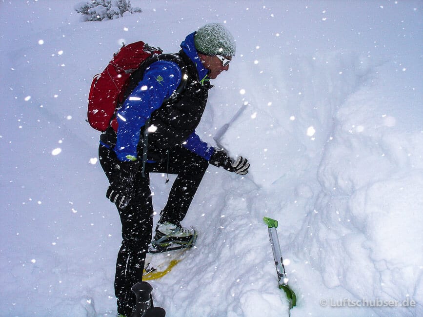 Schneeschuhwandern Garmisch: Blocktest im Tiefschnee