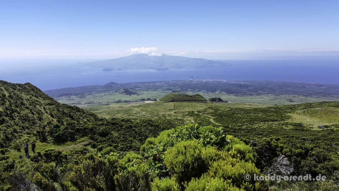 Besteigung Ponta do Pico: Blick auf Madalena und auf Faial