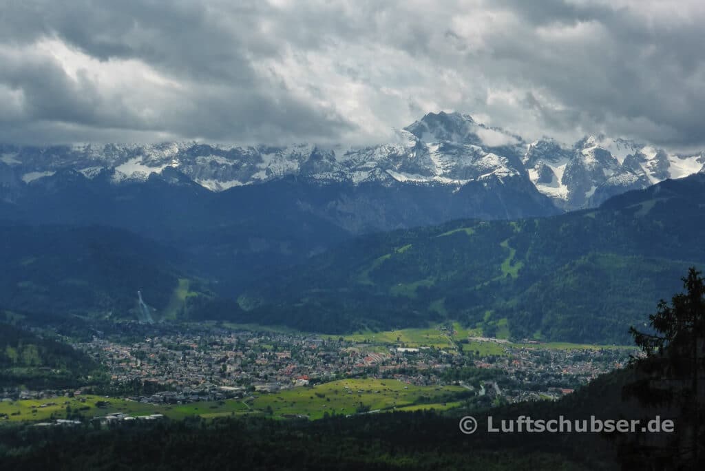 Brünstlkopf: Ausblick über Garmisch-Partenkirchen