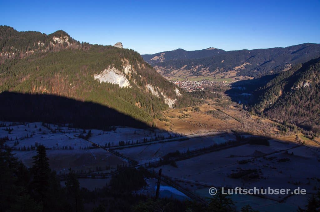 Notkarspitze: Blick auf das Weidmoos und nach Oberammergau