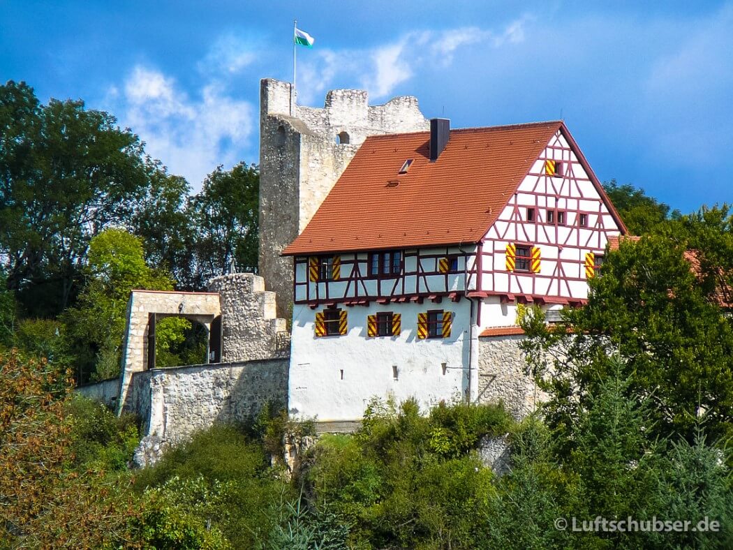 Lautertal Wanderung: Burg Derneck