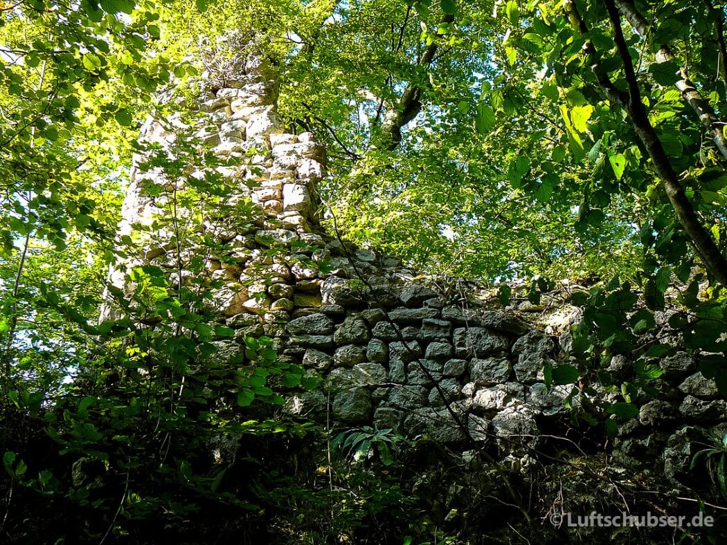 Großes Lautertal Wanderung: Mauerreste Burg Monsberg
