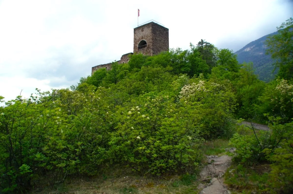 Burg Hocheppan Wanderung: Burg Boymont