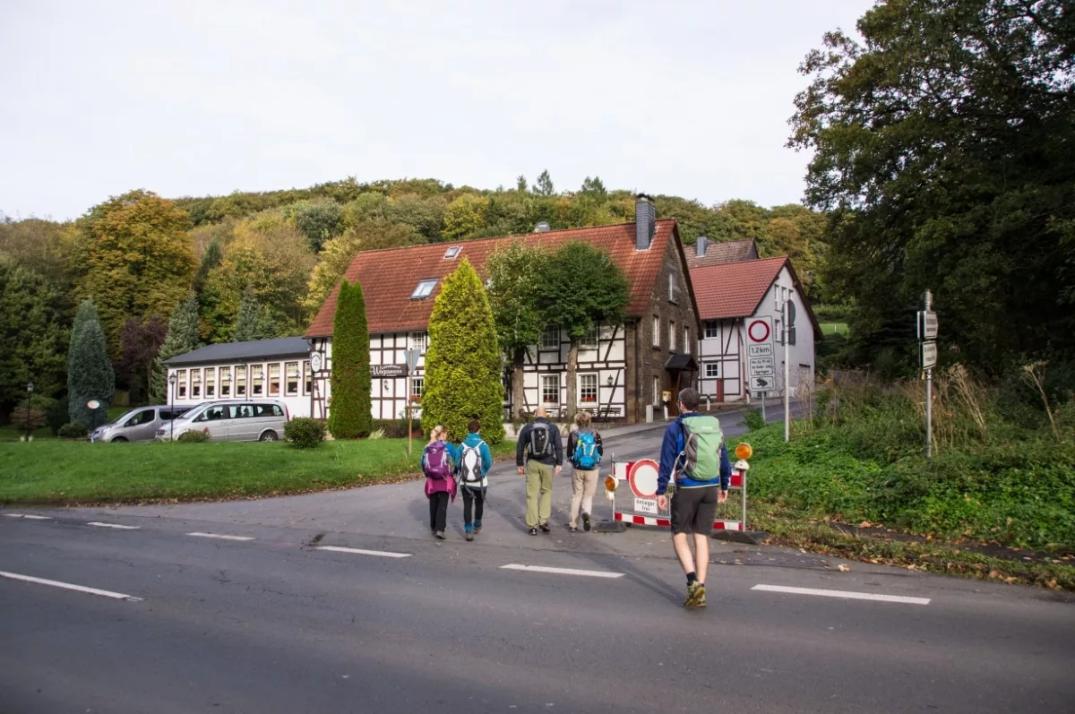 Burg Isenberg Wanderung: Start am Bio-Landhaus Wegermann