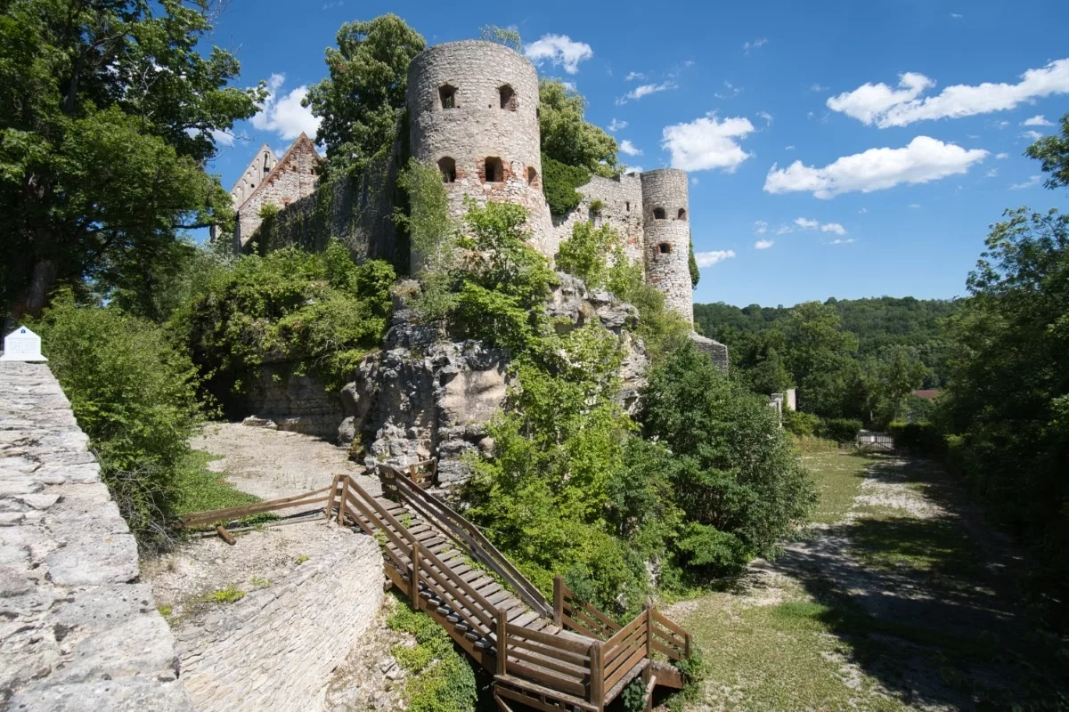 Burg Pappenheim: Schalentürme der Vorburg