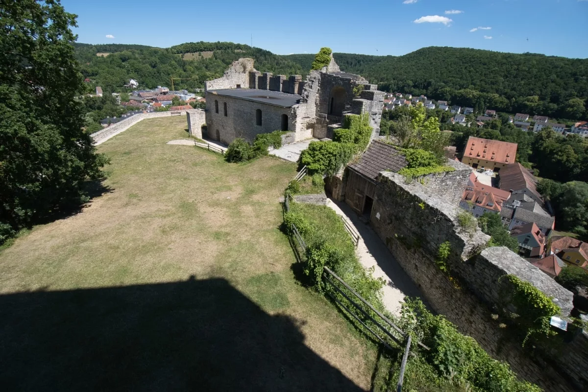 Burg Pappenheim: Palas, Georgskapelle, Brunnenstube und Mauer der Hauptburg
