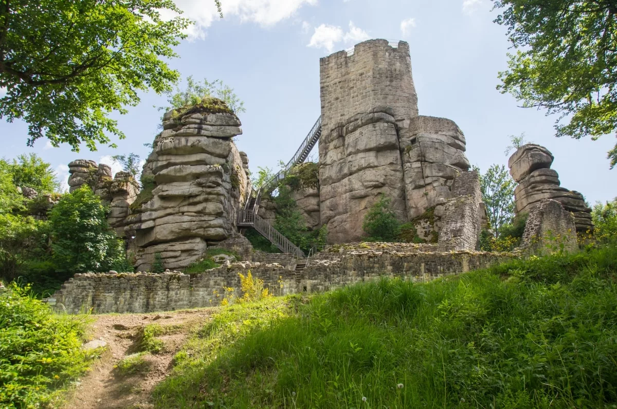 Burg Weißenstein: Die Nordseite mit spektakulärem Erscheinungsbild