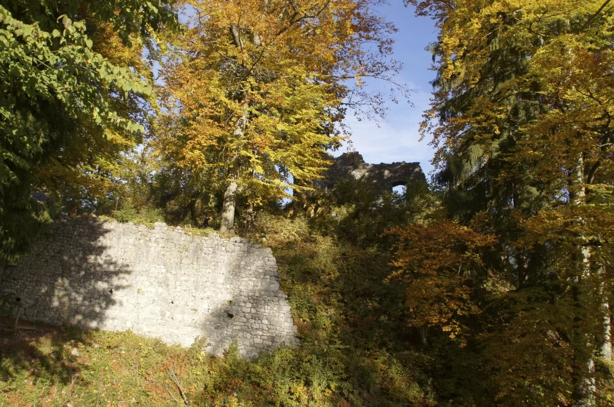 Burg Werdenfels Wanderung: Blick zur Burgruine