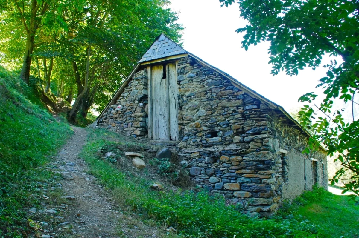 Château Sainte Marie: alte Scheune, aus Feldsteinen erbaut