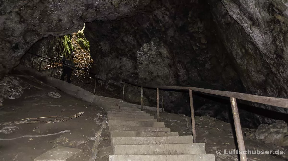 Bei Kipfenberg wandern: Einstieg in die Arndthöhle