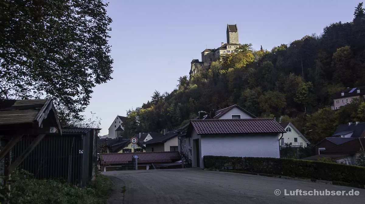 Bei Kipfenberg wandern: Blick zur Burg Kipfenberg