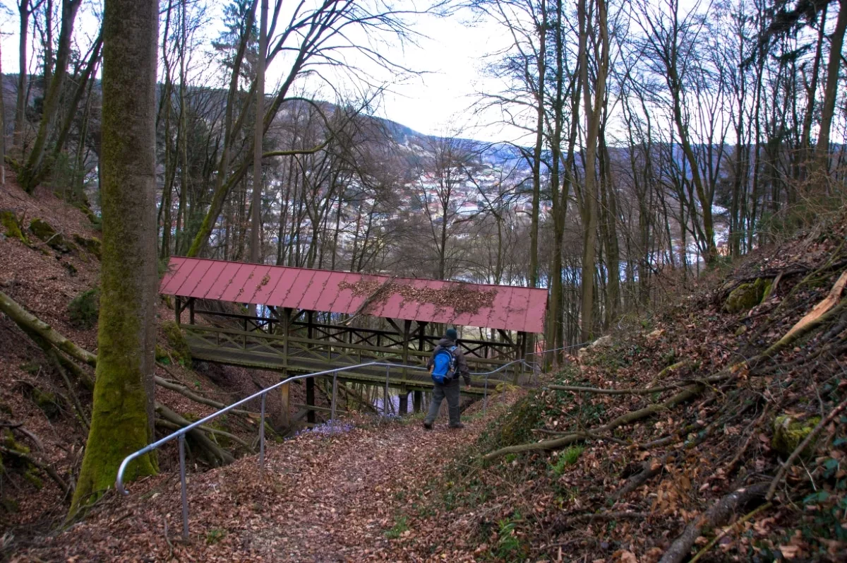 Riedenburg wandern: am Jägersteig - Holzbrücke