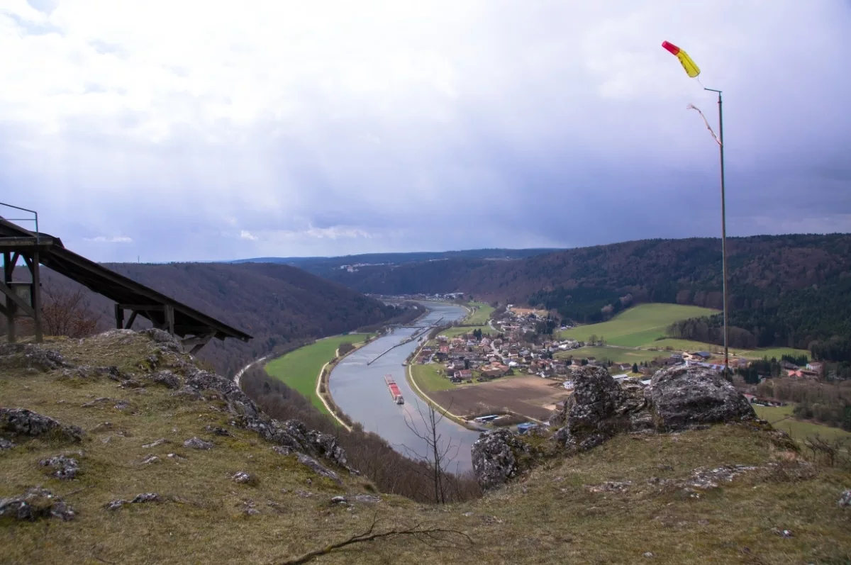Riedenburg wandern: Startrampe Drachenflieger am Teufelsfelsen