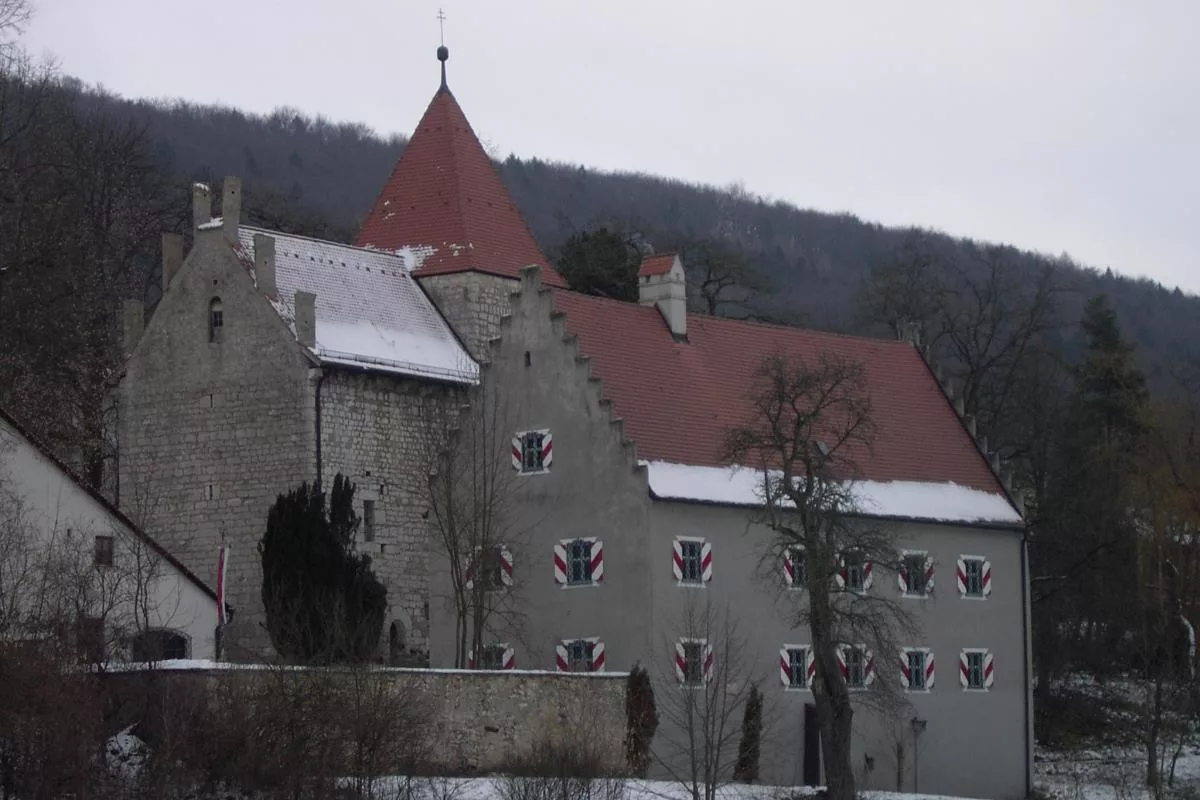 Schloss Aicholding Nahaufnahme von Westen