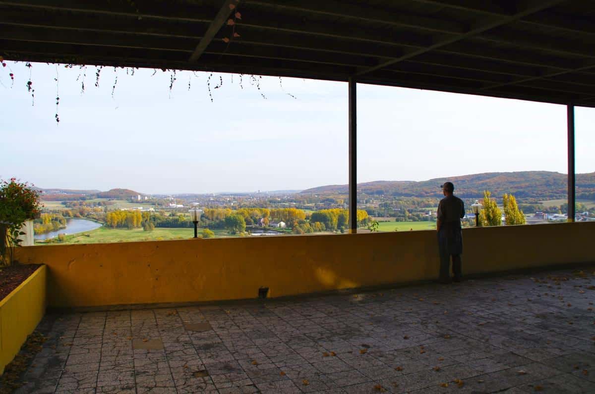 Wanderung Burg Volmarstein: Ausblick auf die Ruhr von der Terrasse des Burghotels