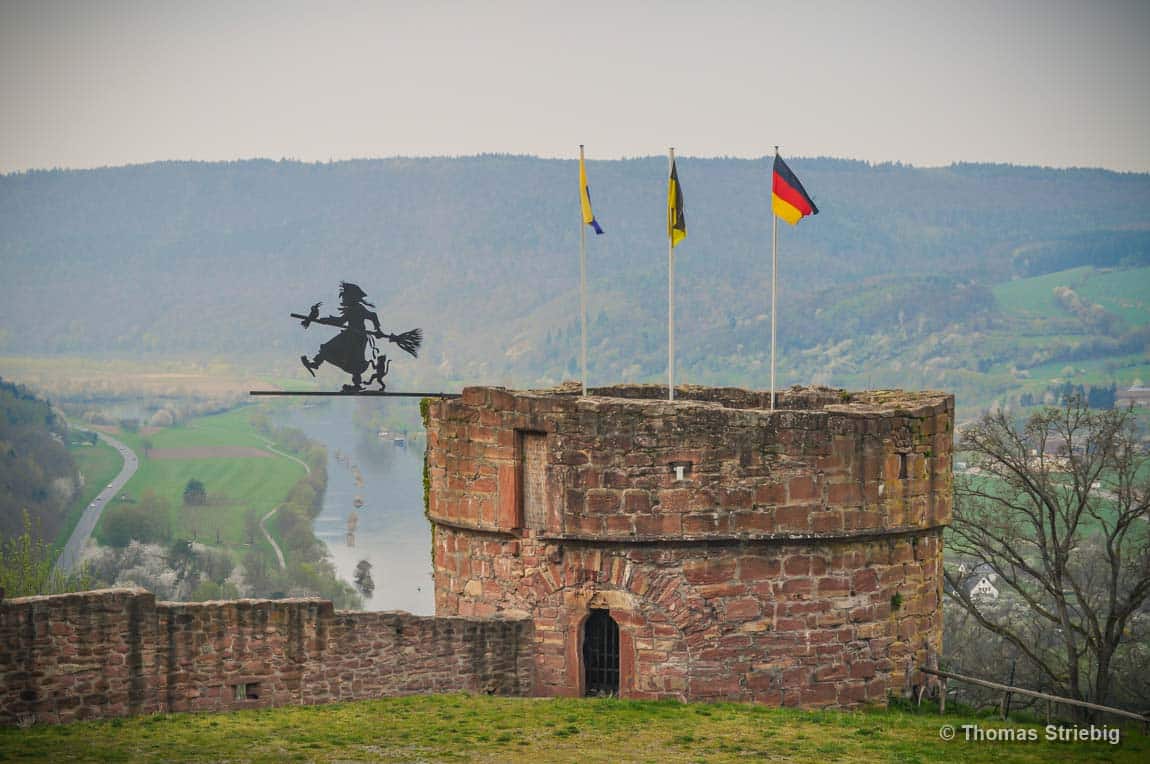 Nibelungensteig: Hexenturm der Burg Freudenberg