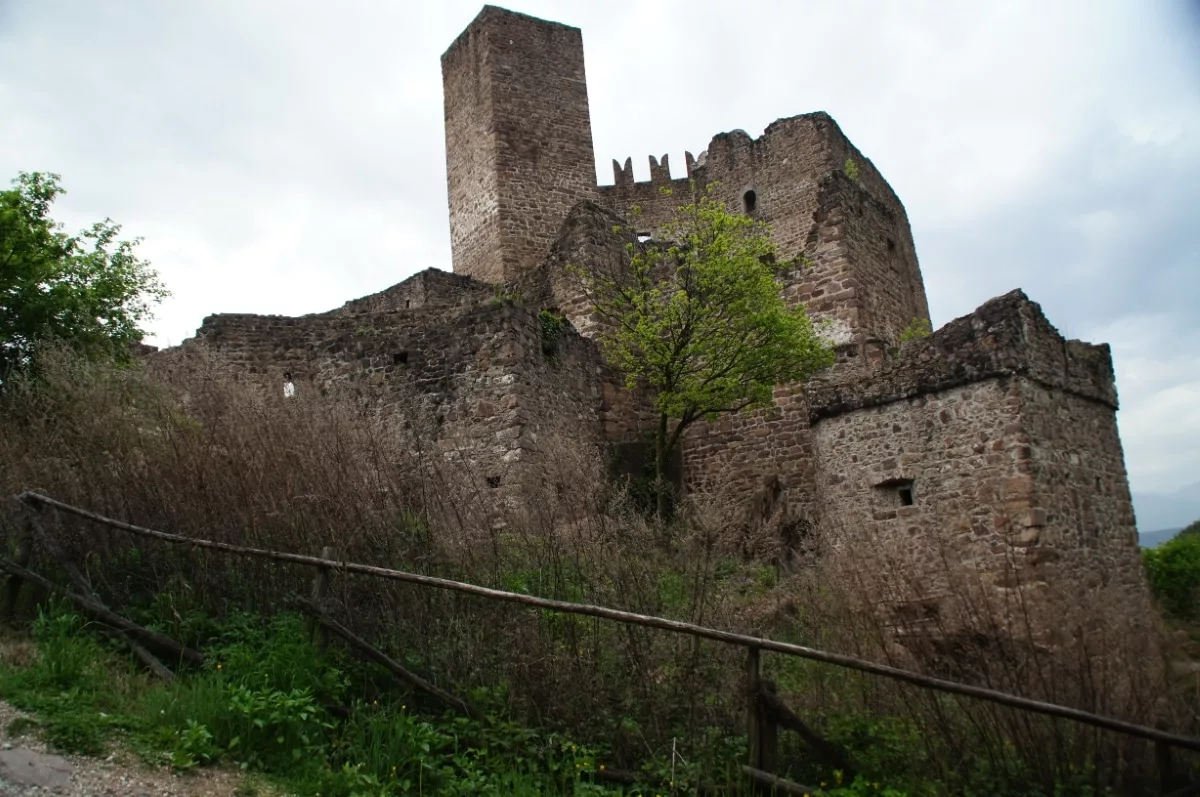 Westseite der Burg Hocheppan