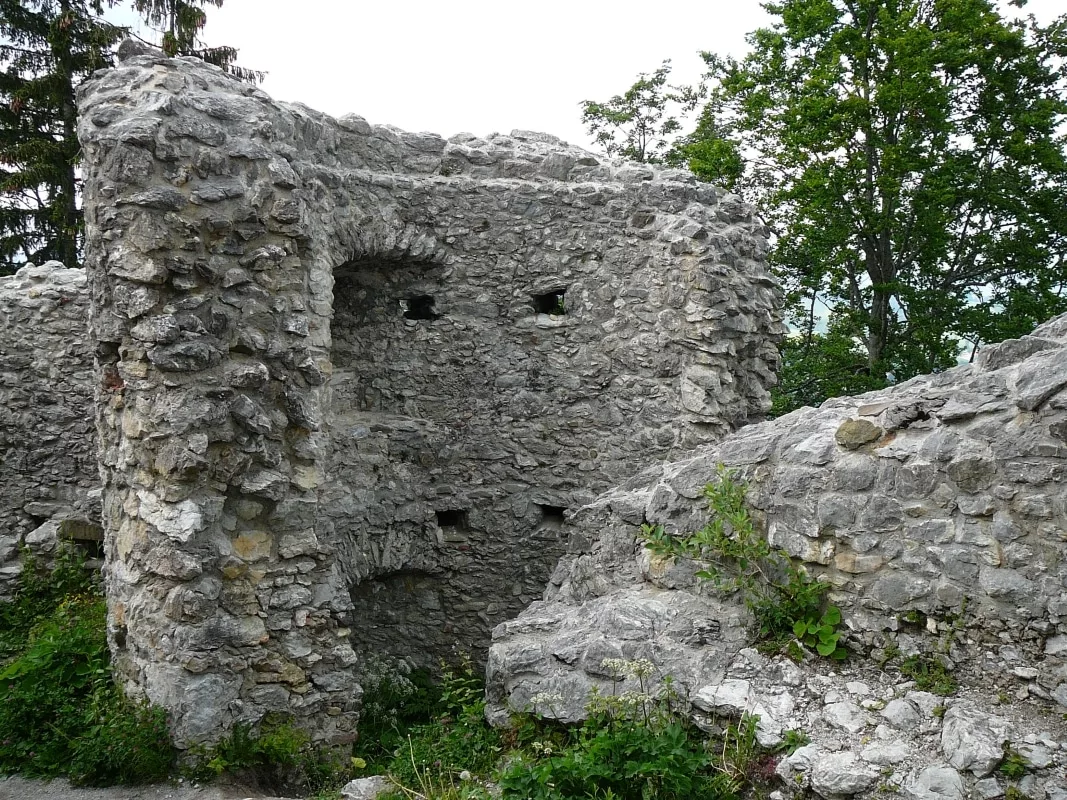Burg Hohenfreyberg: Reste des Kapellturms