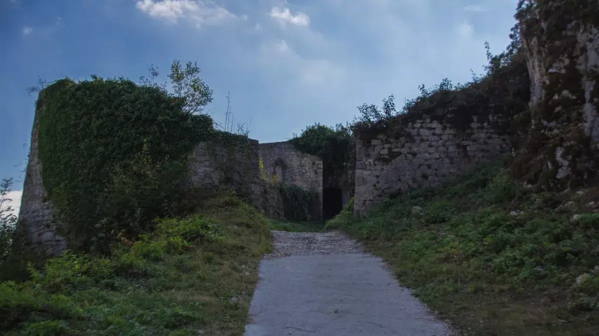 Burg Hohenurach: Das dritte Tor