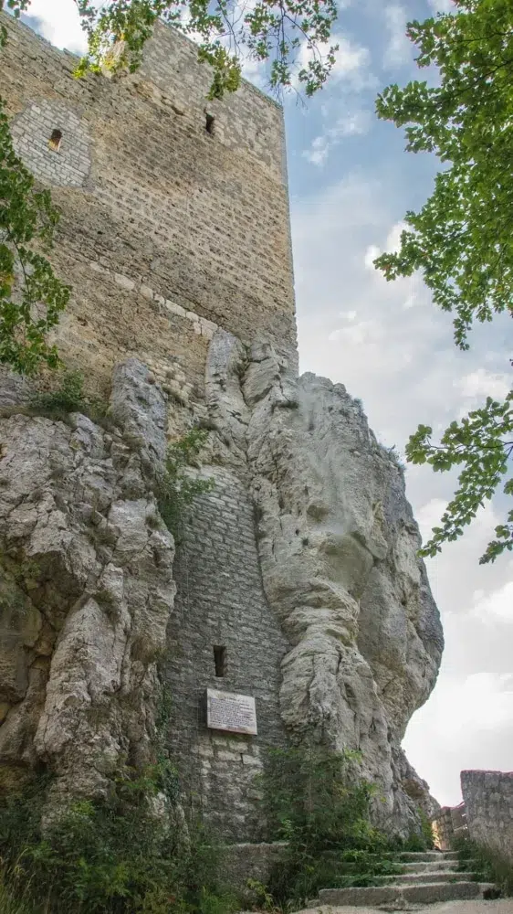 Burg Reußenstein: Blick auf die Obere Burg vom Vorhof aus