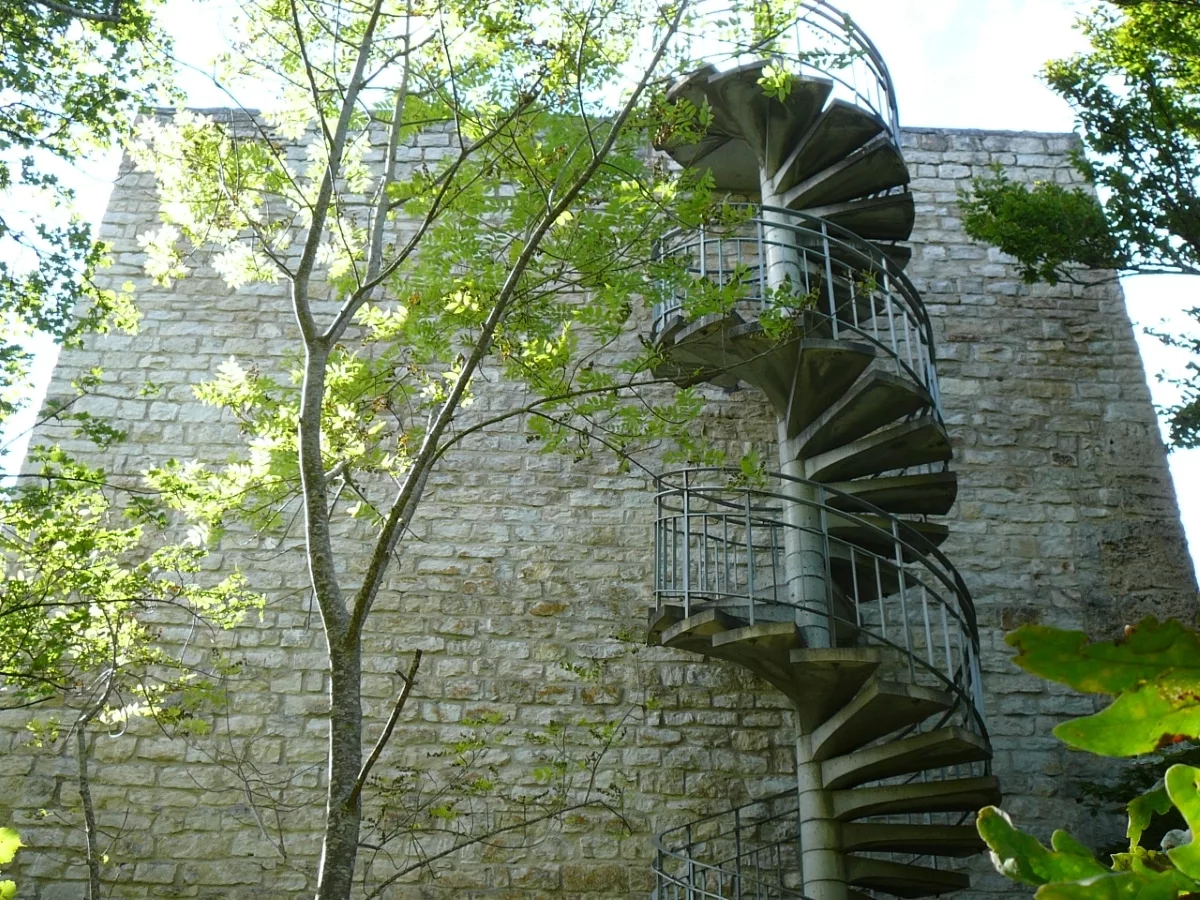 Burg Wartstein: Wendeltreppe an der Außenseite der Schildmauer - Ostseite