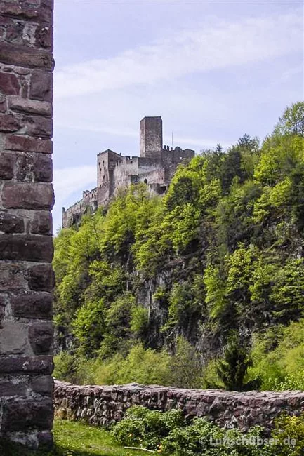 Kreideturm Hocheppan: Blick zur Burg Hocheppan