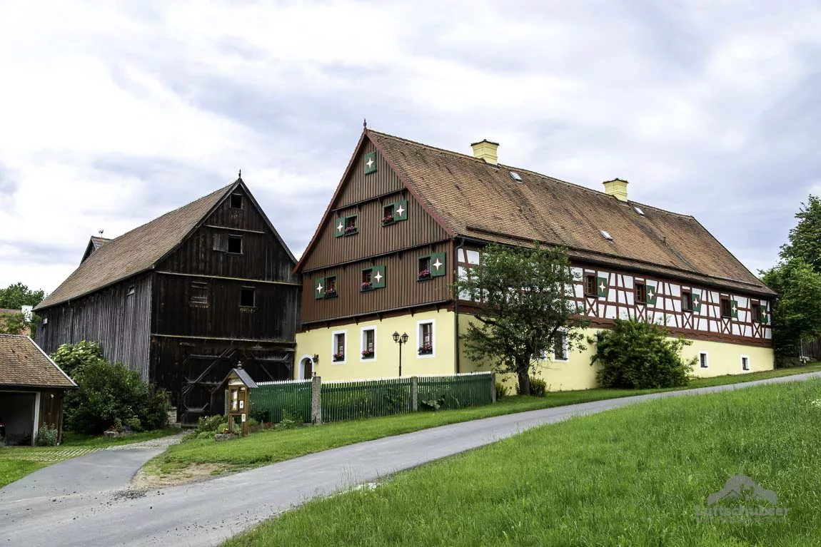 Neualbenreuth Sehenswürdigkeiten: Gasthof-Pension Kesslsimerhof. Ein typisch egerländer Vierseithof
