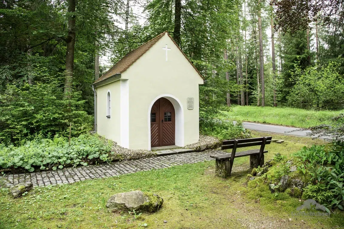 Neualbenreuth Sehenswürdigkeiten: Die Forstkapelle bei Markt Neualbenreuth