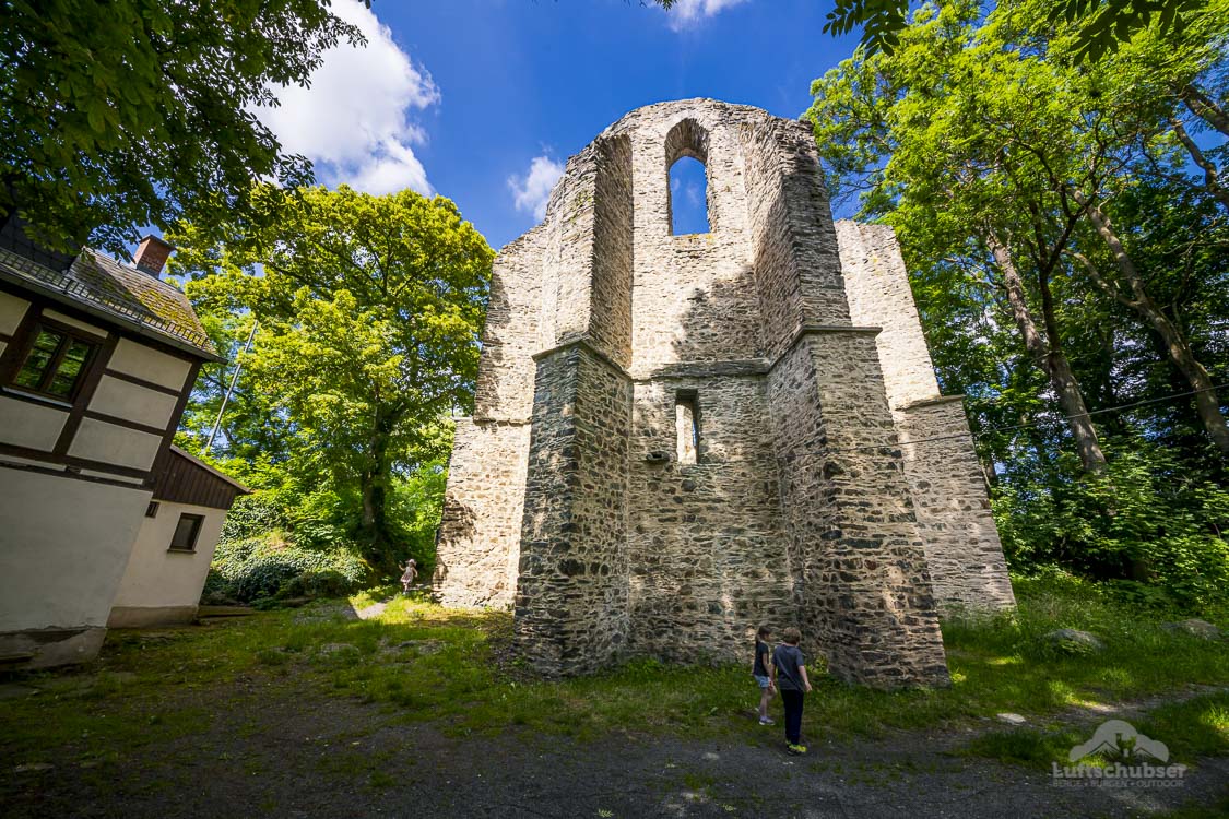 Urlaubsregion Vogtland: Kirchenruine auf dem Burgstein