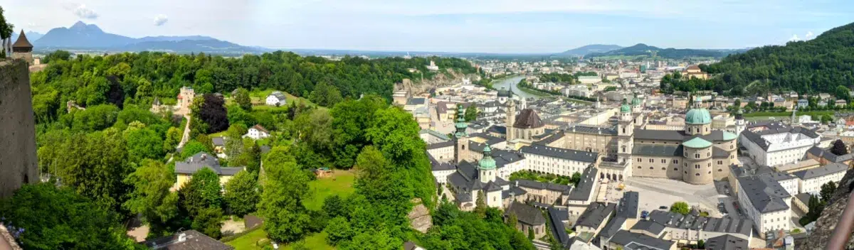 Wanderführer Alpenüberquerung Salzburg Triest: Ausblick auf Salzburg
